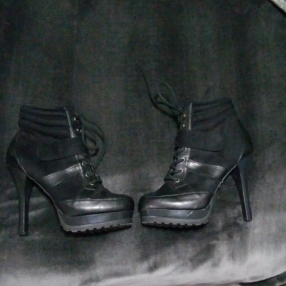 J-Lo Black stilettos